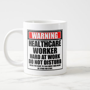 Caneca De Café Grande Aviso ao Duro do profissional de saúde no trabalh
