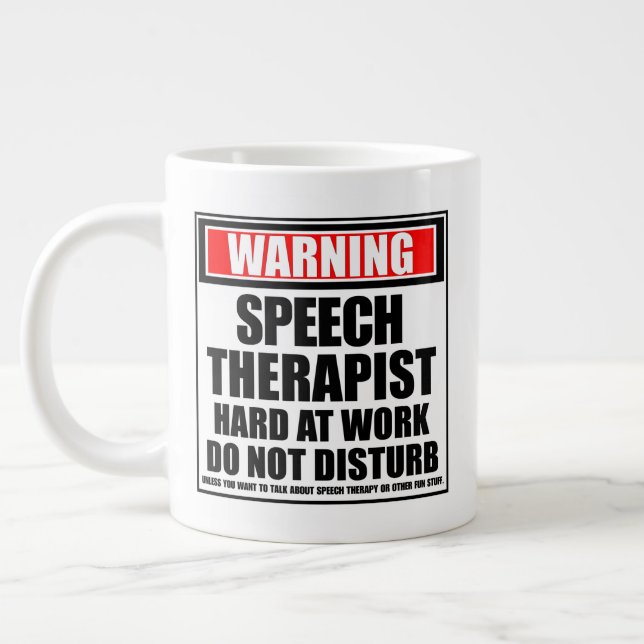 Caneca De Café Grande Aviso Terapeuta da Fala Trabalha Arduamente (Esquerda)