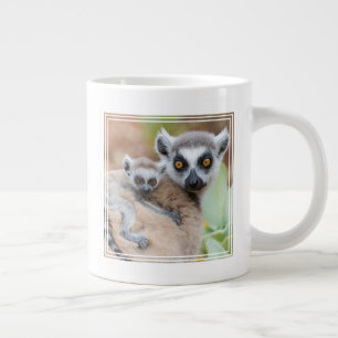 Caneca De Café Grande Bebê de lêmure de cauda anelada nas costas da mãe
