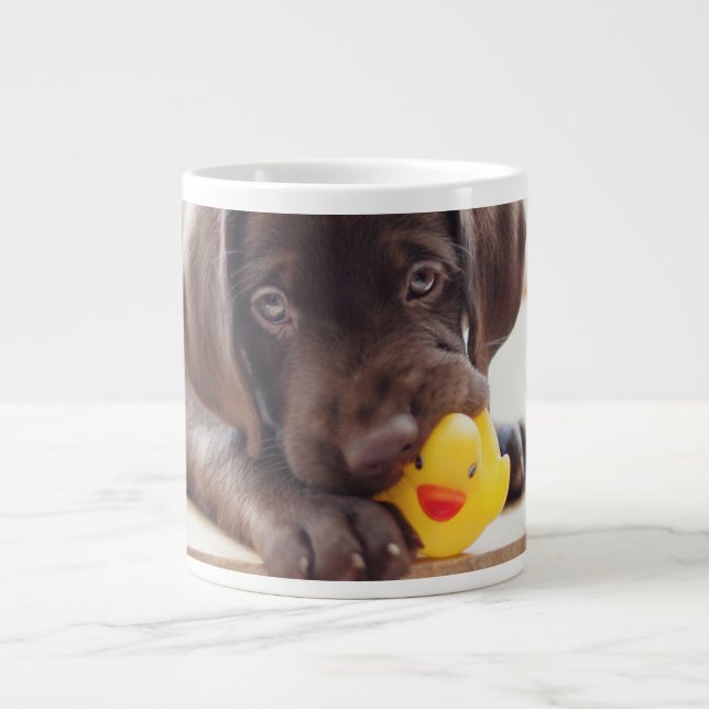 Caneca De Café Grande Bebês Mais Pobres | Chocolate Labrador Puppy (Frente)
