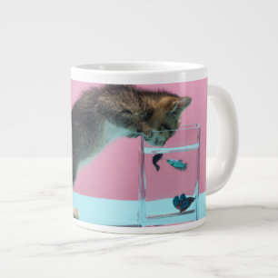 Caneca De Café Grande Bebês Mais Pobres   Kitten Olhando para Fish Bowl