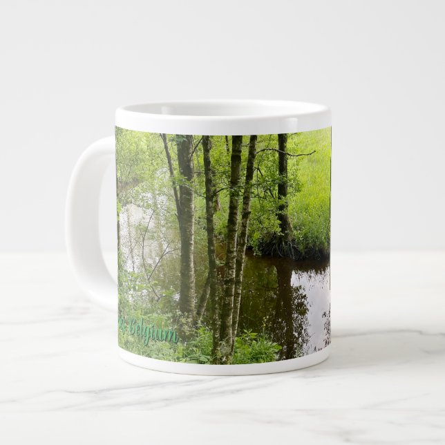 Caneca De Café Grande Bela floresta e rio belga, viagem (Frente Esquerda)