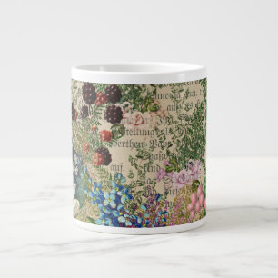 Caneca De Café Grande Berries roxos e Rosas em Newsprint Ephemera