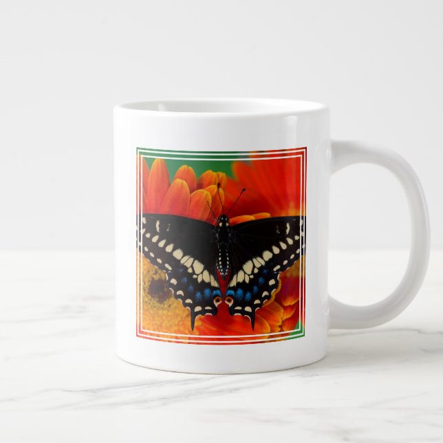 Caneca De Café Grande Borboleta Negra de Swallowtail na Gerberia Daisy (Direita)
