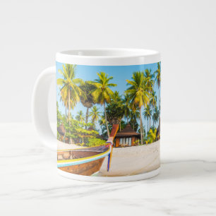 Caneca De Café Grande Bungalows na praia Ko Mook, Tailândia