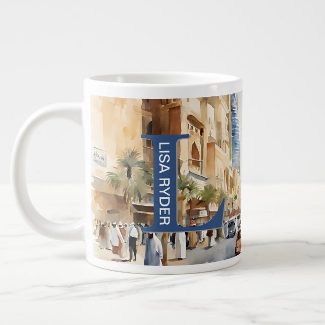 Caneca De Café Grande Bustling Riyadh Street View - Monograma (Esquerda)