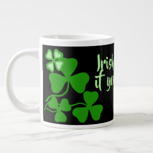 Caneca De Café Grande Café irlandês 19 por favor, Irlanda trevo, preto