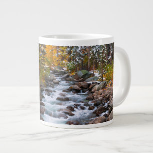 Caneca De Café Grande Cai ao longo do riacho Bishop, Califórnia