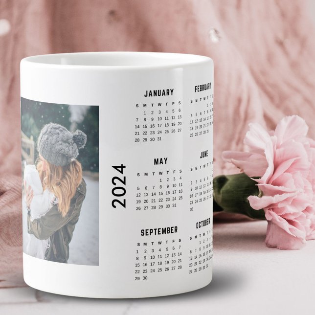 Caneca De Café Grande Calendário Personalizado 2 Colagem de Fotos 2024 (Criador carregado)