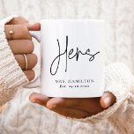 Caneca De Café Grande Caligrafia Whimsical, Sua Dama Deu Mug<br><div class="desc">Esta elegante caneca "Hers" de caligrafia é perfeita para uma cozinha moderna ou minimalista. A design apresenta uma tipografia elegante,  mas rústica,  como um belo presente para um novo casal ou amado. Para itens correspondentes,  consulte a coleção completa de caligrafia elegante: https://www.zazzle.com/collections/whimsical_elegant_calligraphy-119723660555986269?rf=238296117664346256</div>