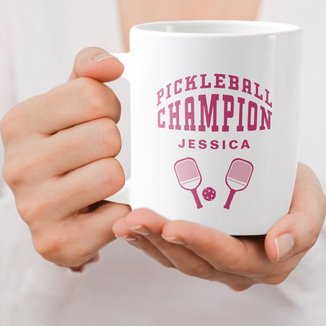 Caneca De Café Grande Campeão de Pickleball Nome Personalizado Inicial R (Pickleball Champion Custom Name Initials Pink Fun Giant Coffee Mug)