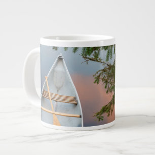 Caneca De Café Grande Canoa no lago ao pôr do sol, Canadá