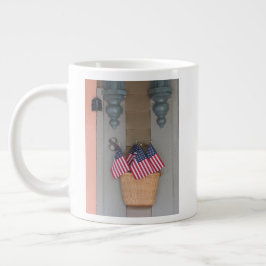Caneca De Café Grande Cesto de Bandeiras - Martha's Vineyard