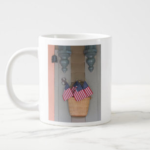 Caneca De Café Grande Cesto de Bandeiras - Martha's Vineyard