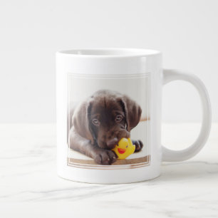 Caneca De Café Grande Chocolate Labrador Com Pato De Brinquedo