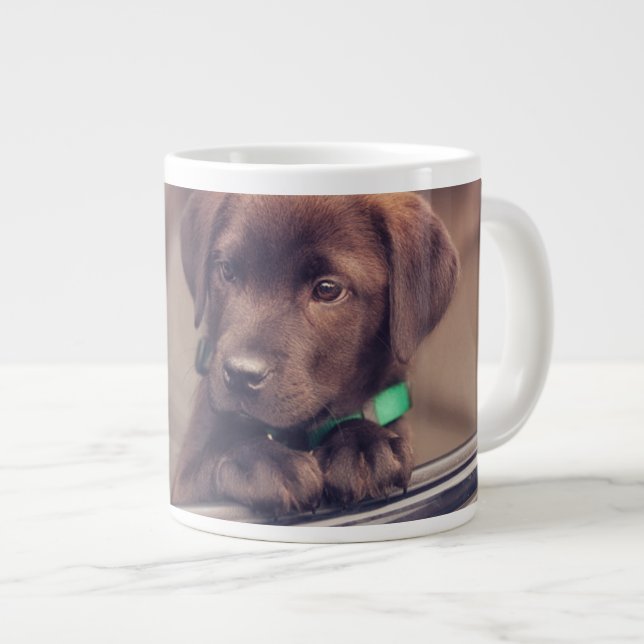 Caneca De Café Grande Chocolate Labrador Pupido No Carro (Frente Esquerda)