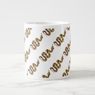 Caneca De Café Grande Cobra Brown e Silhouette Dourada