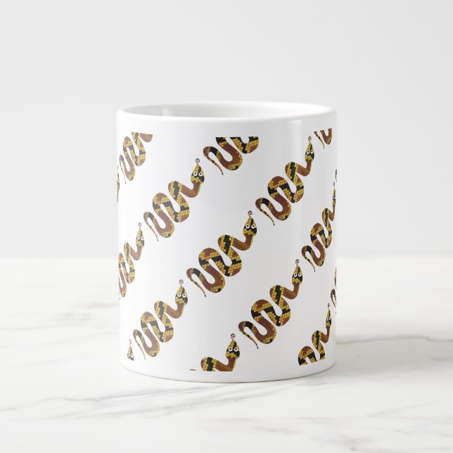 Caneca De Café Grande Cobra Brown e Silhouette Dourada (Frente)