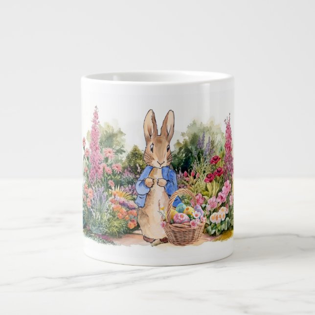 Caneca De Café Grande Coelho Clássico da Páscoa em seu jardim (Frente)