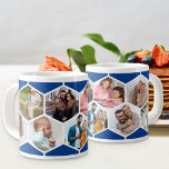 Caneca De Café Grande Colagem Geométrica de Fotos 9 Azul de Imagem<br><div class="desc">Crie sua própria colagem geométrica de fotos usando 9 fotos da sua família favorita. O modelo de foto está configurado para que você adicione suas fotos, trabalhando em linhas da esquerda para a direita, para formar um padrão de colmeia. O design de hexágono é azul e branco - por favor,...</div>