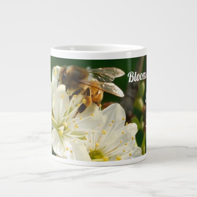 Caneca De Café Grande Copo com Nome Personalizado Abelha & Flor Macro |  (Frente)