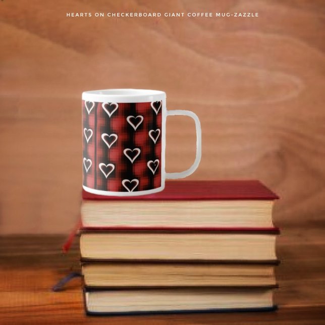 Caneca De Café Grande Corações no Quadro de Verificação (Criador carregado)