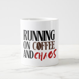 Caneca De Café Grande Correndo com Café & Caos – Clássico Divertido do D