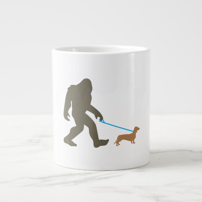 Caneca De Café Grande Dachshund Sasquatch Doxie Dog Gift Andando Pé Gran (Frente)