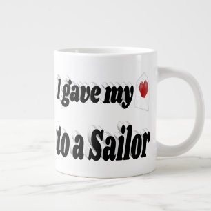Caneca De Café Grande Dei o meu coração a um texto negro do marinheiro