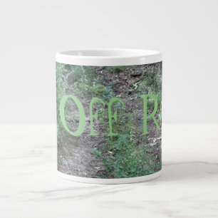 Caneca De Café Grande Desligar o Caminho da Estrada Andando em um