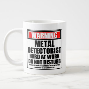 Caneca De Café Grande Duro De Detector De Metal Em Trabalho