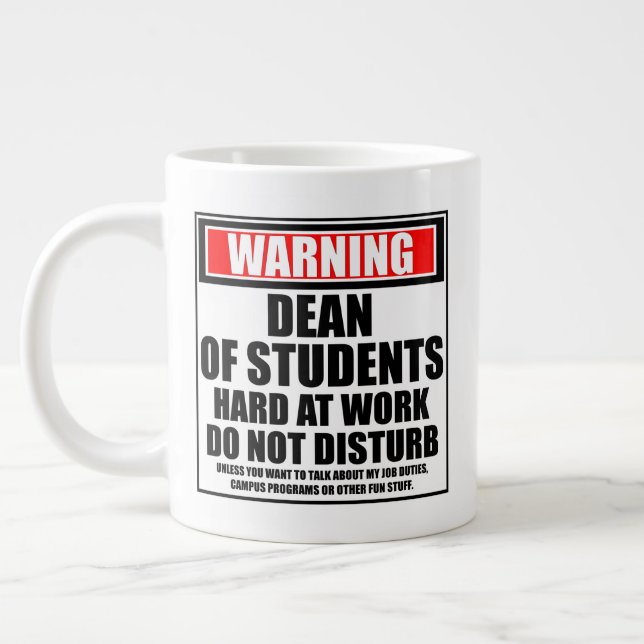 Caneca De Café Grande Duro De Estudantes No Trabalho (Esquerda)