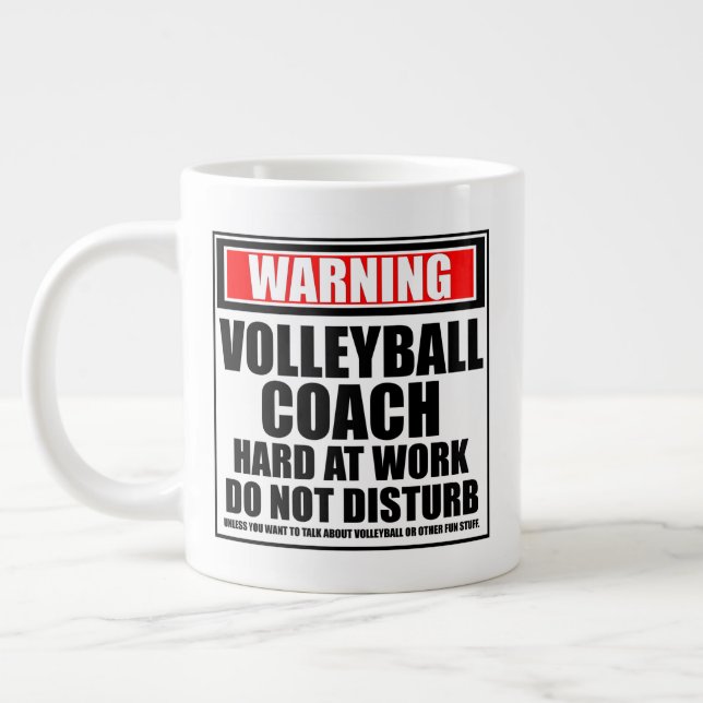 Caneca De Café Grande Duro De Treinador De Voleibol No Trabalho (Esquerda)