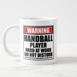 Caneca De Café Grande Duro Do Jogador De Anel No Trabalho
