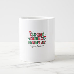 Caneca De Café Grande É a Temporada para Alegria Medicina Nuclear Natal