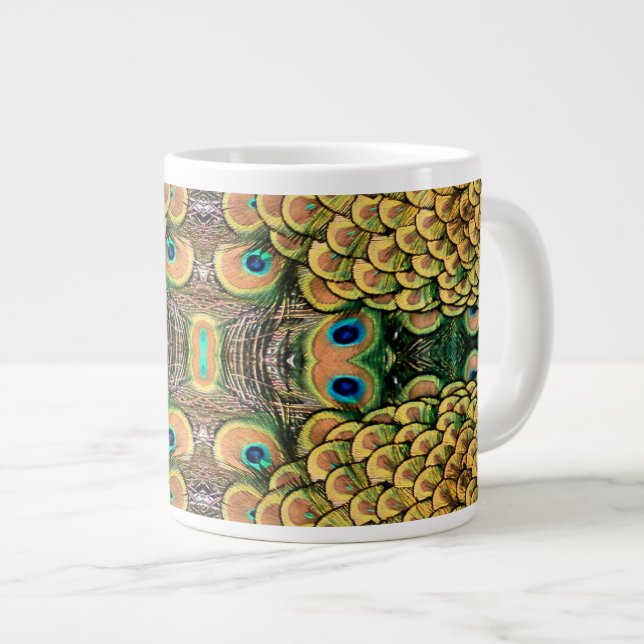 Caneca De Café Grande Emerald Green e Douradas Penas de Peacock (Frente Esquerda)