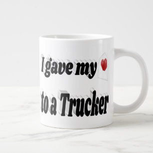 Caneca De Café Grande Eu dei meu coração a um texto preto de caminhoneir