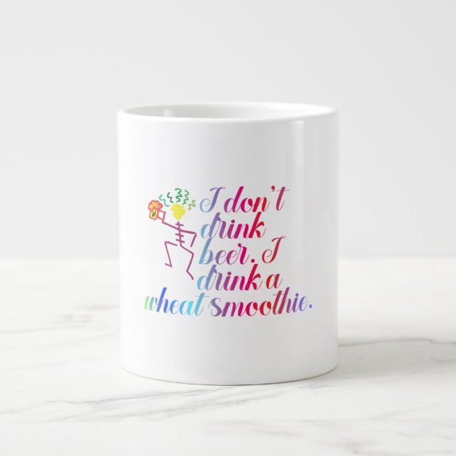 Caneca De Café Grande Eu não bebo cerveja. Eu bebo um batido de trigo. (Frente)