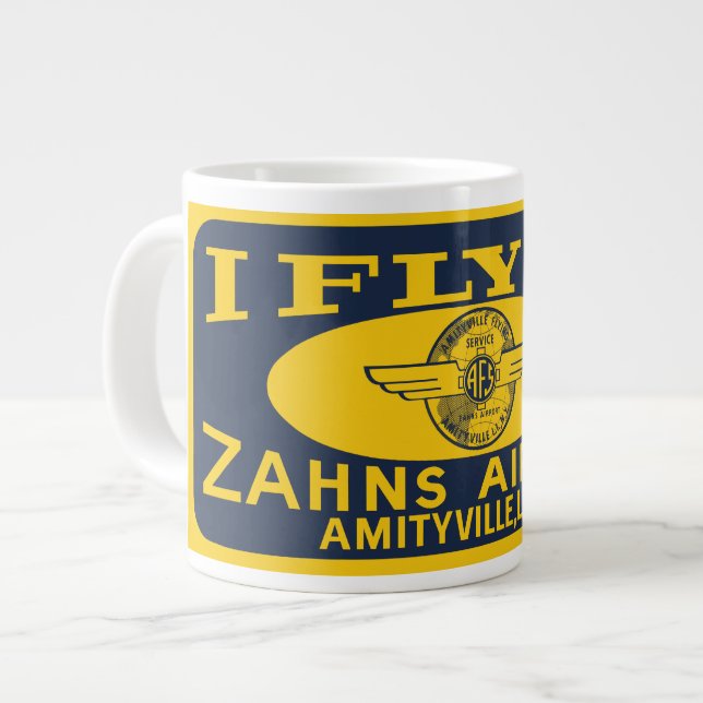 Caneca De Café Grande "Eu Voo No Aeroporto Zahns". (Frente Esquerda)