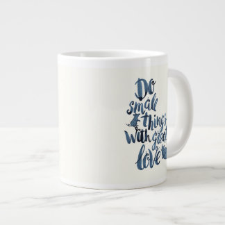 Caneca De Café Grande Faça Pequenas Coisas Com O Amor Do Excelente