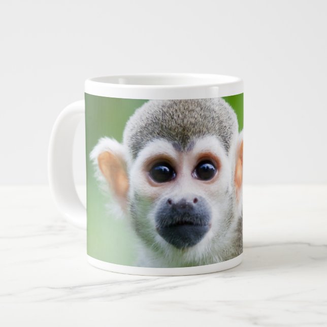 Caneca De Café Grande Fechamento de um Macaco de Esquilo Comum (Frente Esquerda)