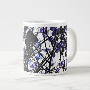 Caneca De Café Grande Flores azuis na árvore de inverno concebem arte d