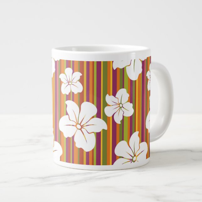 Caneca De Café Grande Flores brancas sobre fundo listrado (Frente Esquerda)