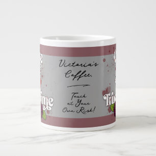 Caneca De Café Grande Fofa & Eu ❤️ Crimes Reais.–Nome Personalizado