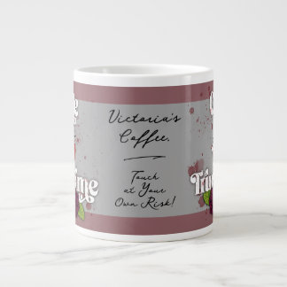 Caneca De Café Grande Fofa & Eu ❤️ Crimes Reais.–Nome Personalizado