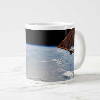 Caneca De Café Grande Formação De Nuvens Em Torno Do Sol Ao Longo Do Pac