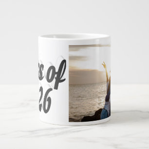 Caneca De Café Grande Foto de formatura com texto preto da turma de 2026