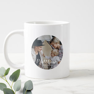 Caneca De Café Grande Foto personalizada com nome de família e ano esta