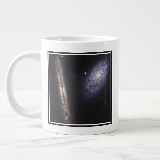 Caneca De Café Grande Galáxia Edge-On Ngc 4302 E Galáxia Inclusa 4298 (Esquerda)