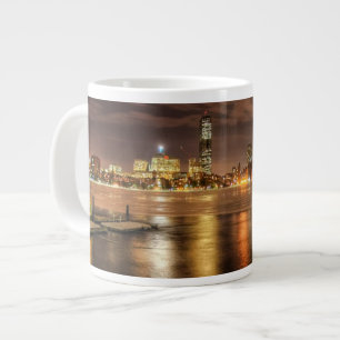 Caneca De Café Grande Gelo parcialmente derretido no Rio Charles em Bost